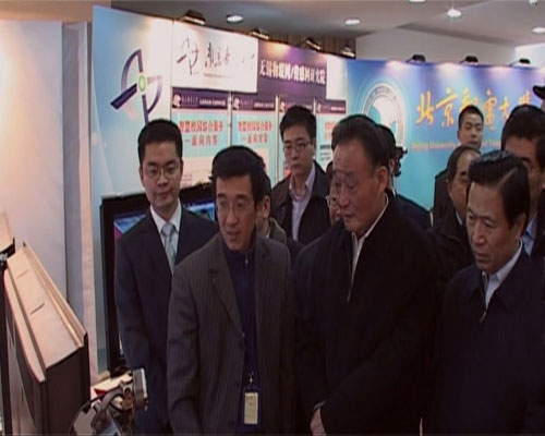 吳邦國委員長視察南郵無錫物聯(lián)網(wǎng)示范應(yīng)用展示區(qū)