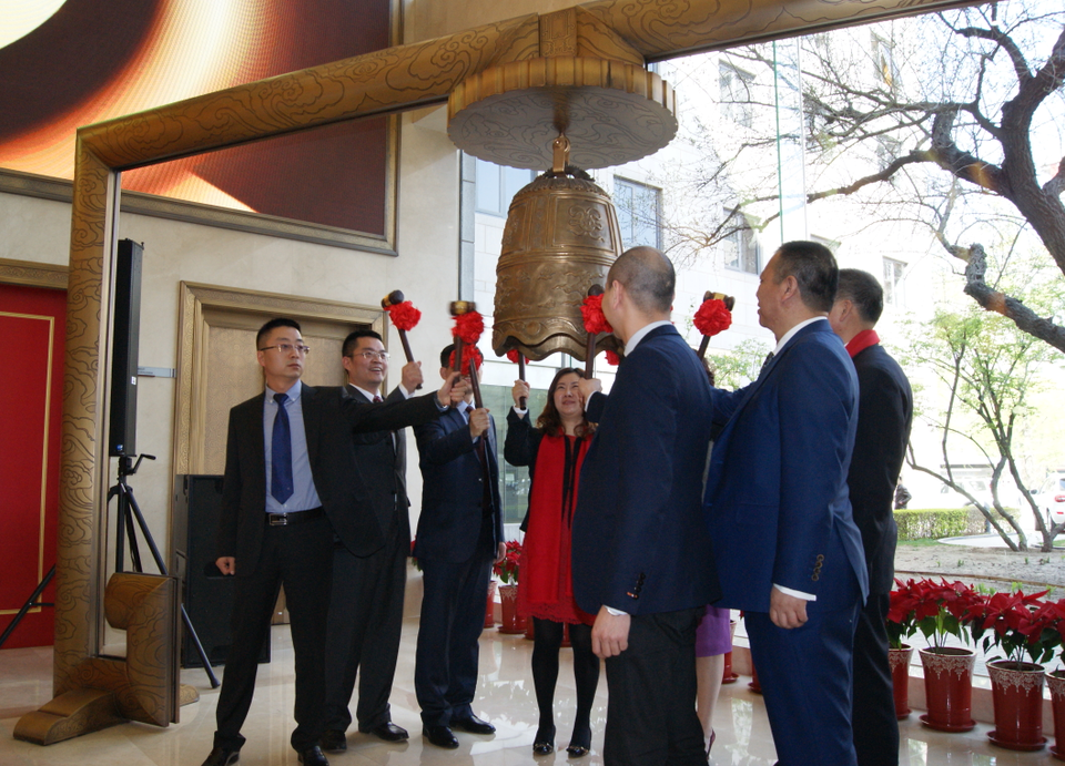 隨銳新三板掛牌敲鐘