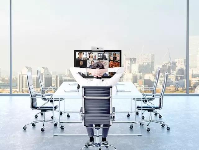 隨銳矚目小T 辦公室場景